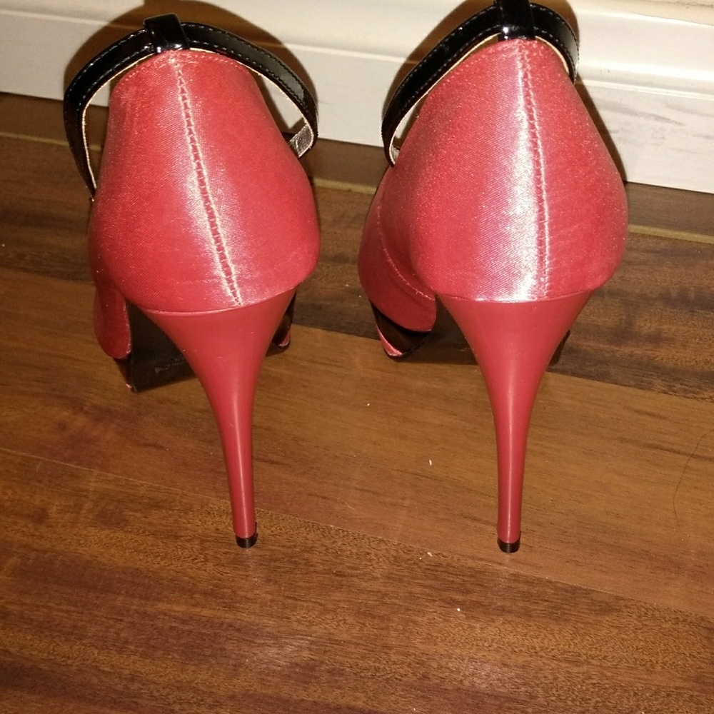 Red heels - Picture 3 of 7